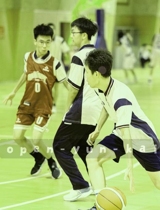 勇士命中关键三分，比分反超湖人4分。